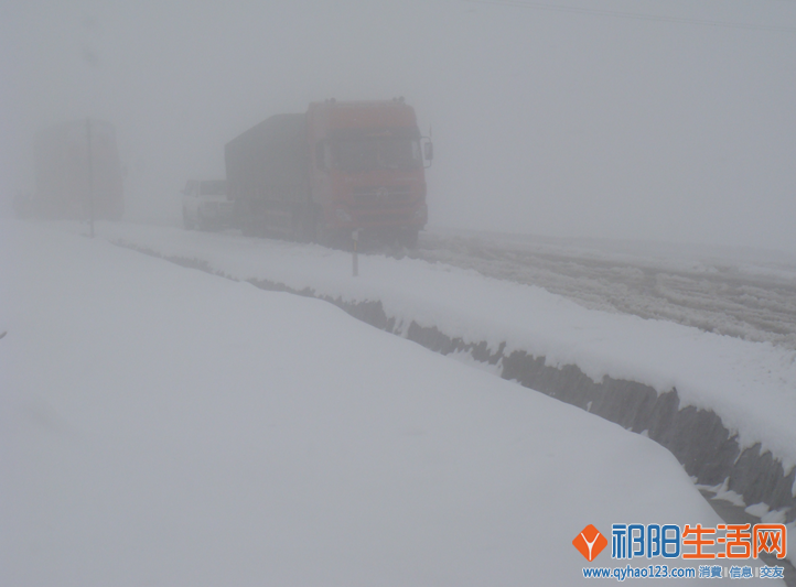 折多山上七月雪