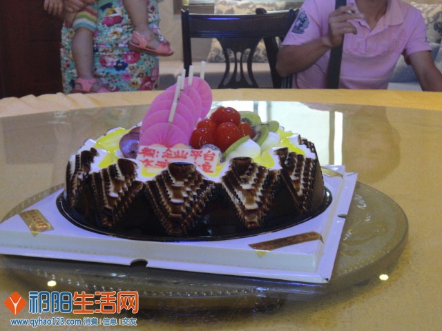 雪贝儿艺术蛋糕提供的庆祝蛋糕