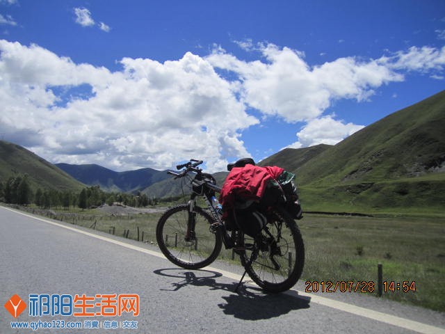 蓝天，白云，自行车