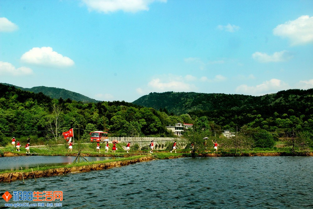 山青水秀踏青来..jpg