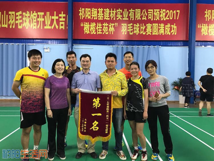 Q151Q895mf8P.jpg