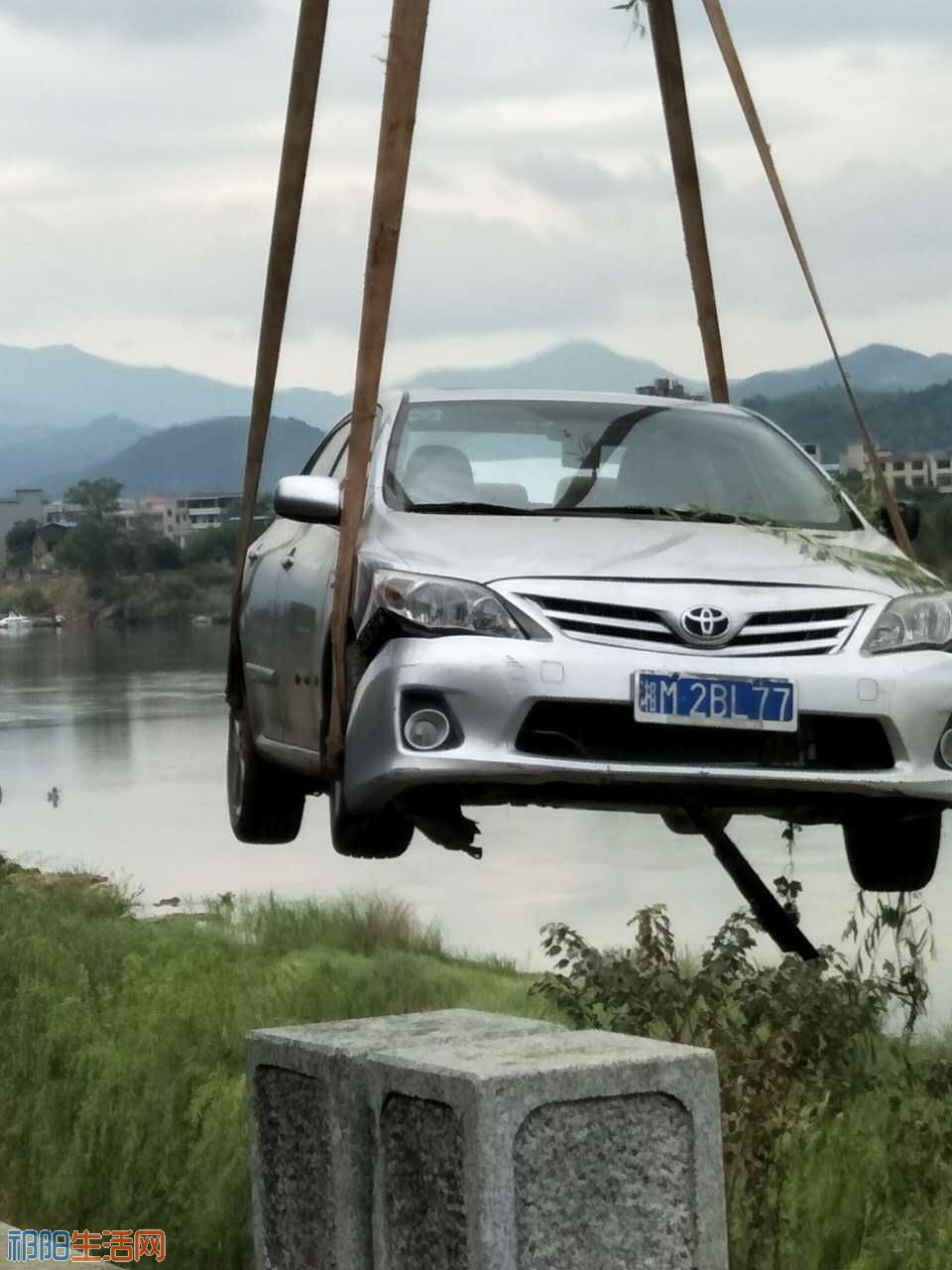 小车飞跃湘江.jpg